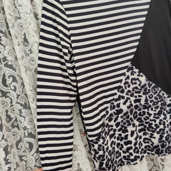 NWT Bloomchic black and white long sleeve top size 10 - Picture 3 of 7